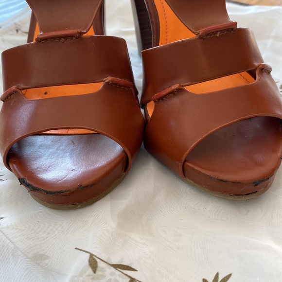 Kenneth Cole reaction 4 1/4”heel in brown and orange with platform front. - Picture 13 of 13